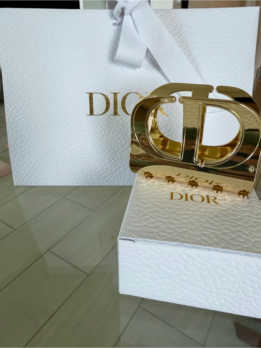 Dior Gold Logo Hair Claw Clip - Picture 2 of 2